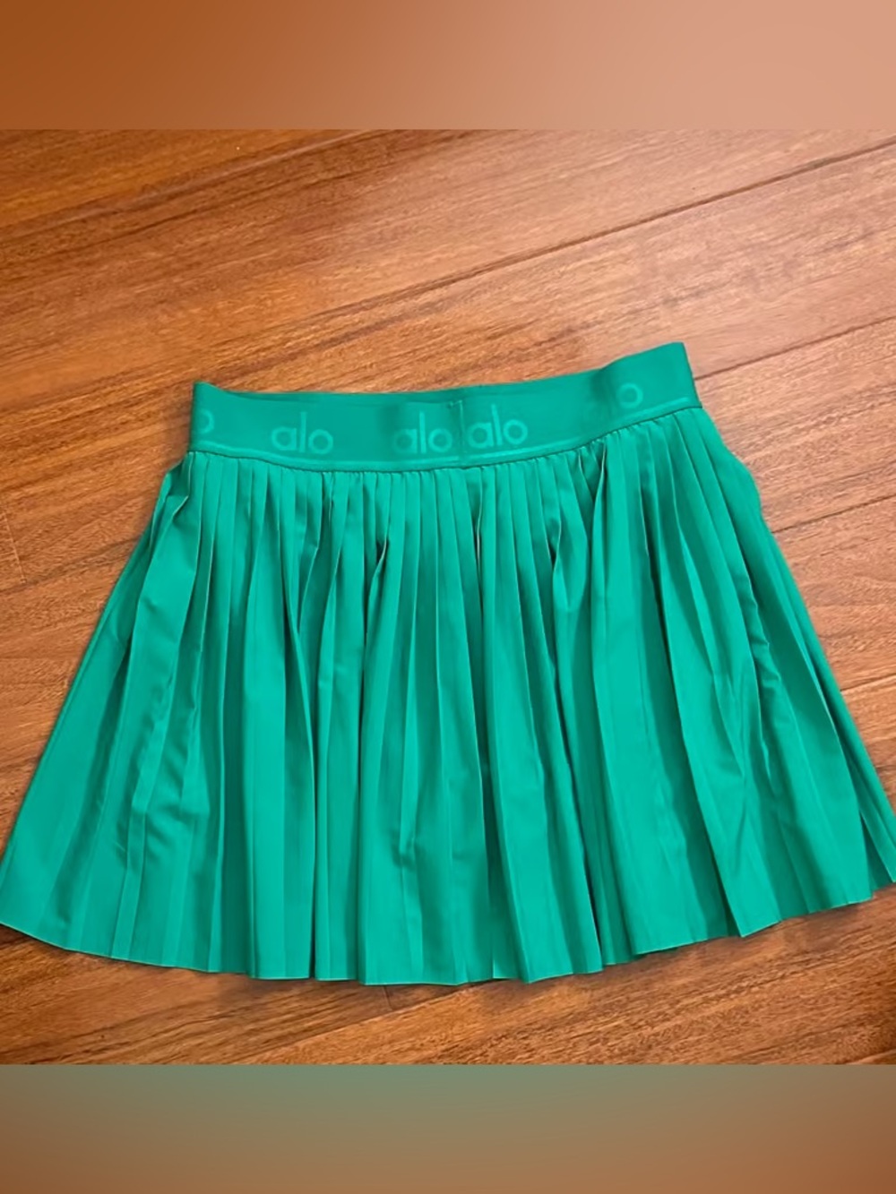 ALO Yoga Emerald Green Pleated Wrap Tennis Skort - Picture 2 of 2
